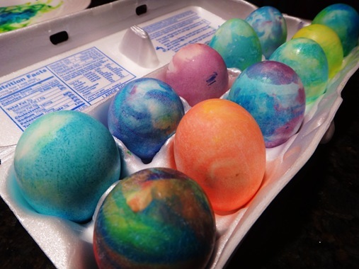 Marbled easter eggs made with cool whip and dye